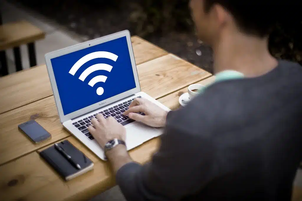 Laptop med WiFi-forbindelse